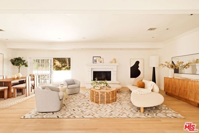 1132 Chantilly Road, Los Angeles, CA 90077