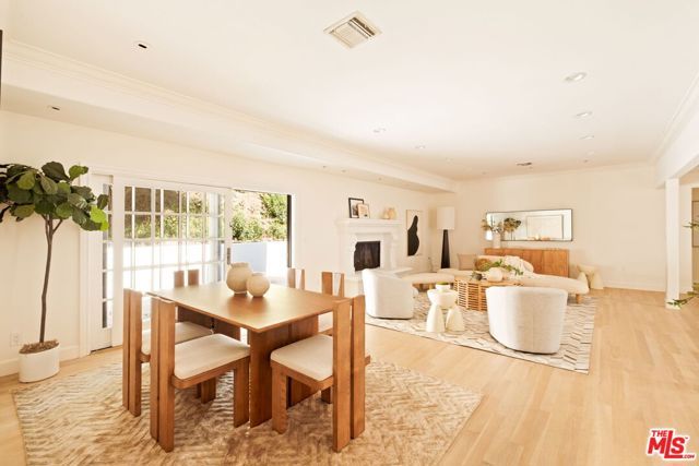 1132 Chantilly Road, Los Angeles, CA 90077