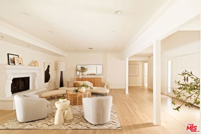 1132 Chantilly Road, Los Angeles, CA 90077