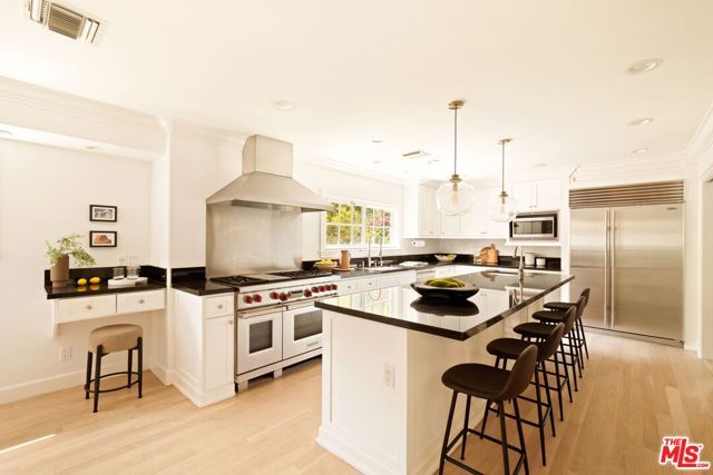 1132 Chantilly Road, Los Angeles, CA 90077