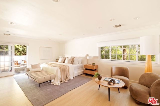 1132 Chantilly Road, Los Angeles, CA 90077