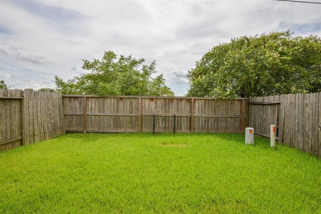 8755 Thistlemoor Lane, Houston, TX 77044
