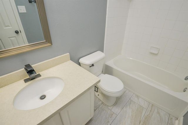8755 Thistlemoor Lane, Houston, TX 77044