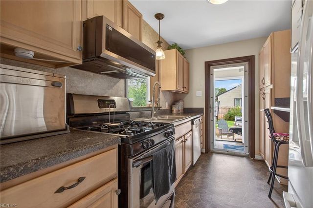 801 Elmhurst LN, Portsmouth, VA 23701