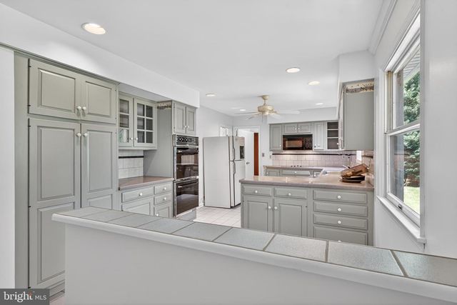 700 N HOLLY DR, Annapolis, MD 21409