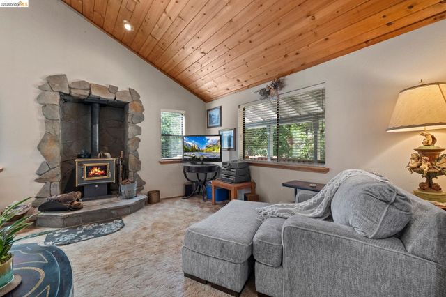 24043 Hitching Post Rd, Sonora, CA 95370