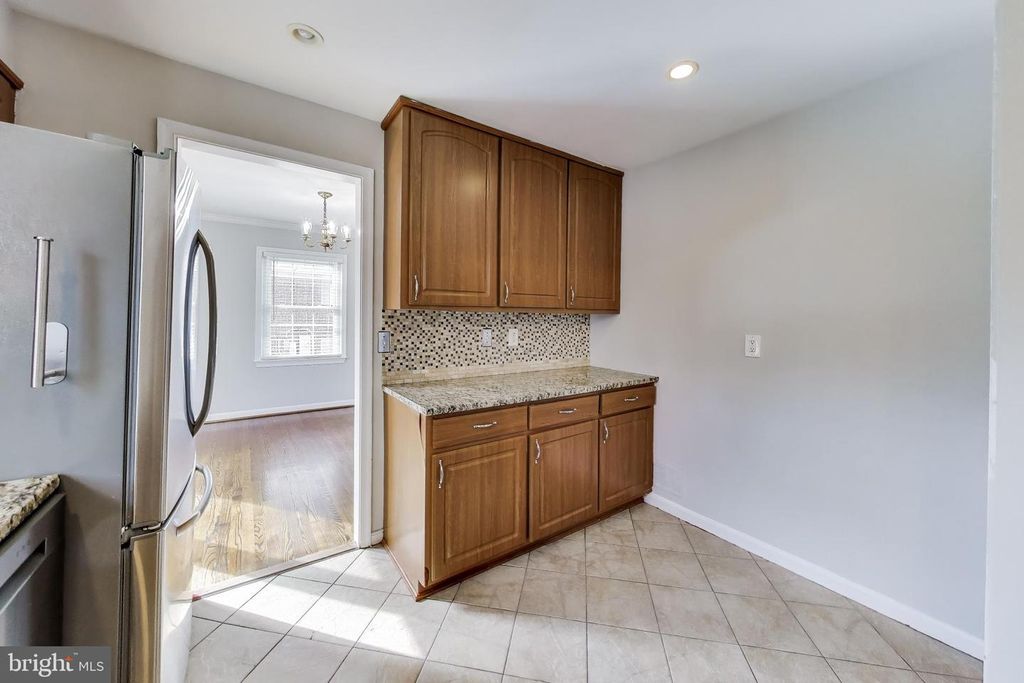 Image 13 of property listing at 5300 EASTON DR, Springfield, VA 22151