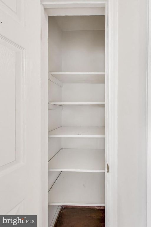 Image 24 of property listing at 5300 EASTON DR, Springfield, VA 22151