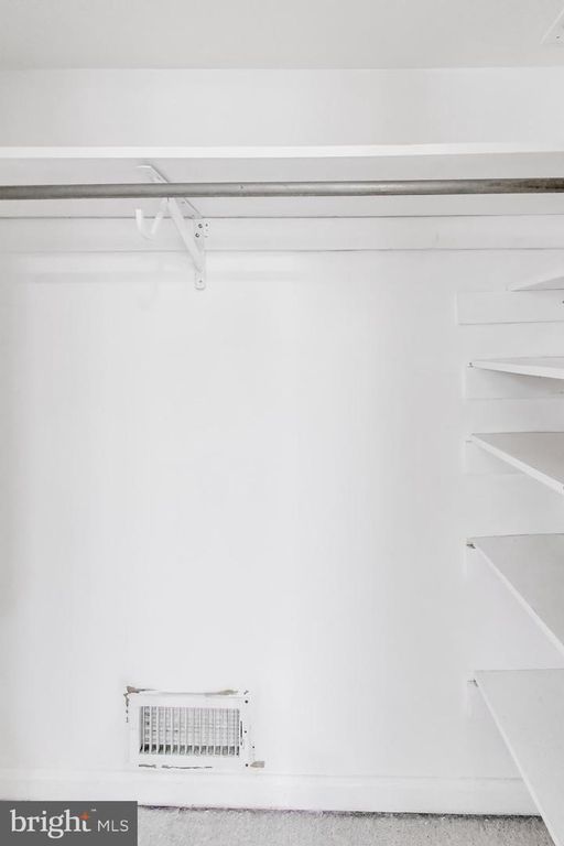 Image 34 of property listing at 5300 EASTON DR, Springfield, VA 22151