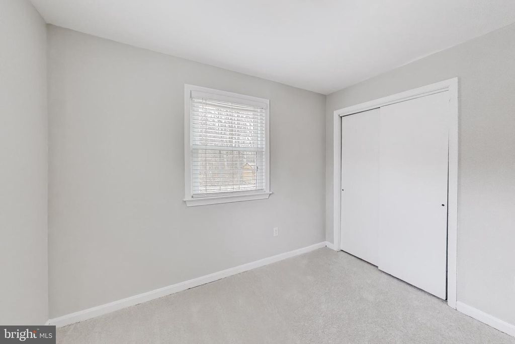 Image 36 of property listing at 5300 EASTON DR, Springfield, VA 22151