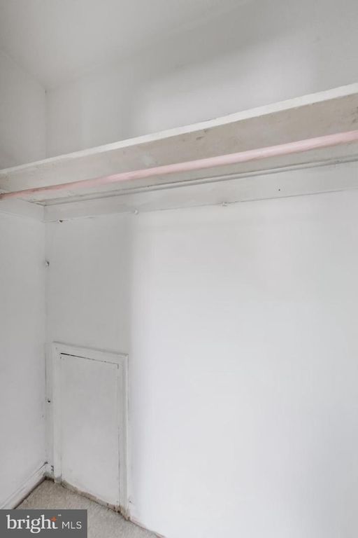 Image 38 of property listing at 5300 EASTON DR, Springfield, VA 22151