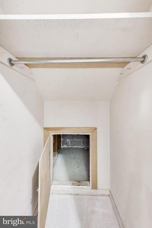 Image 41 of property listing at 5300 EASTON DR, Springfield, VA 22151