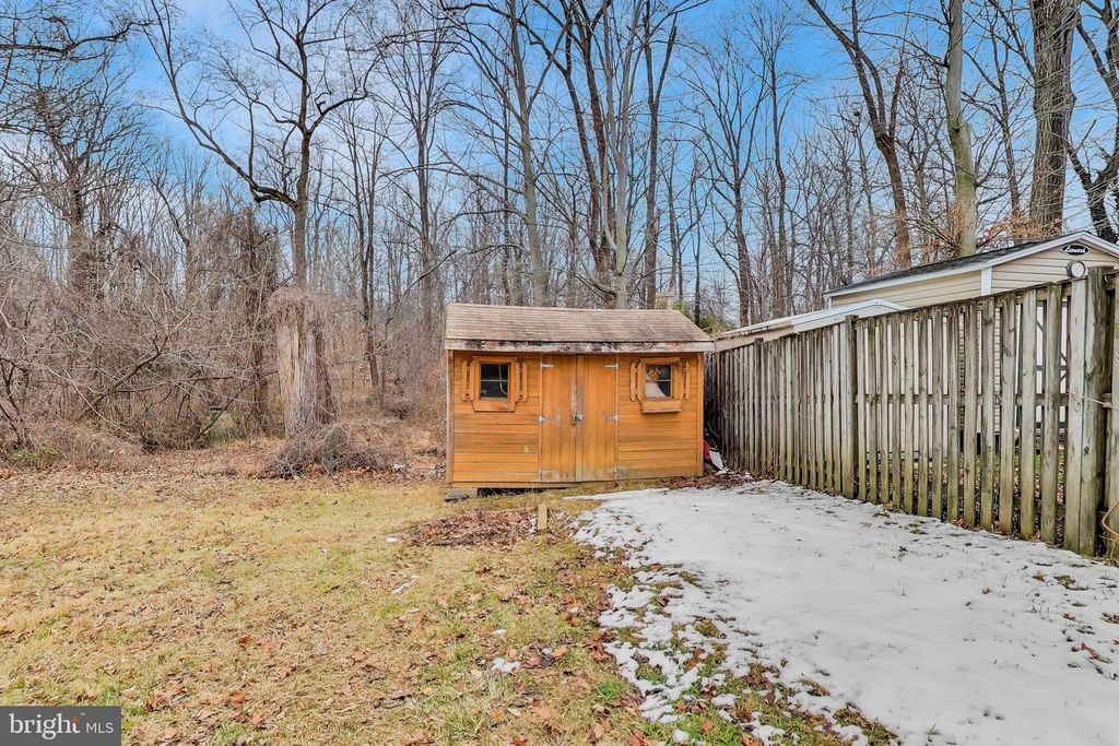 Image 56 of property listing at 5300 EASTON DR, Springfield, VA 22151