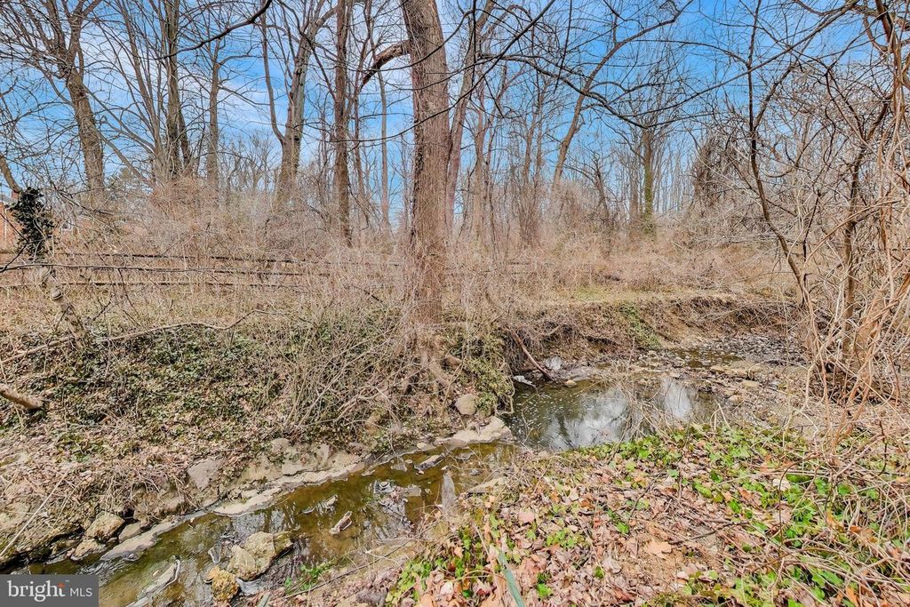 Image 57 of property listing at 5300 EASTON DR, Springfield, VA 22151