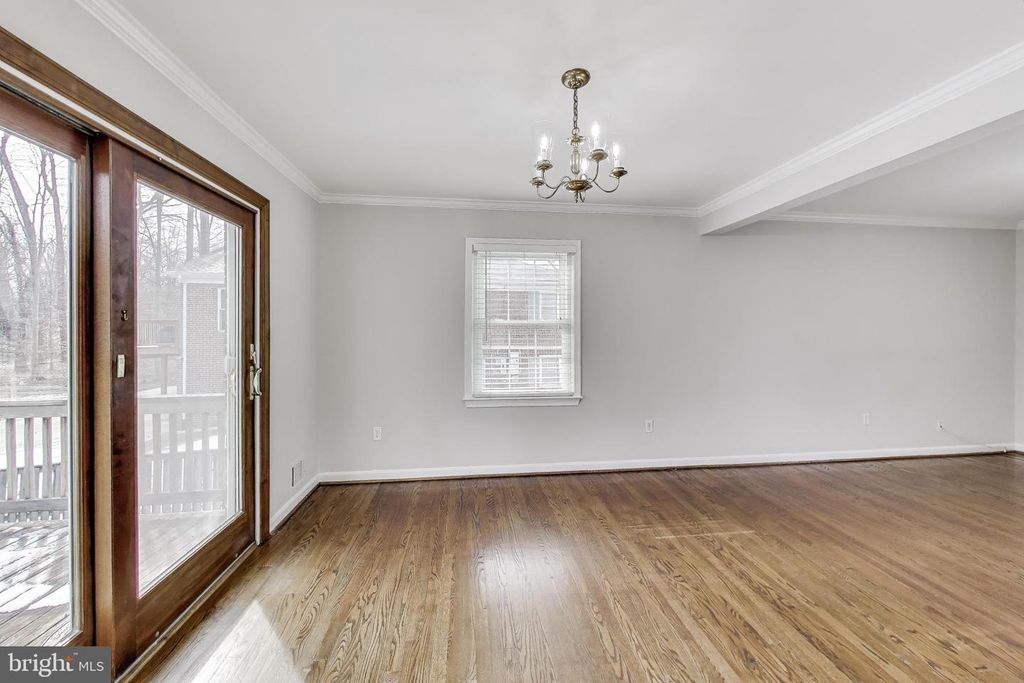 Image 9 of property listing at 5300 EASTON DR, Springfield, VA 22151