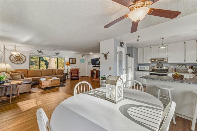 11567 Myrna Dr, Grass Valley, CA 95945