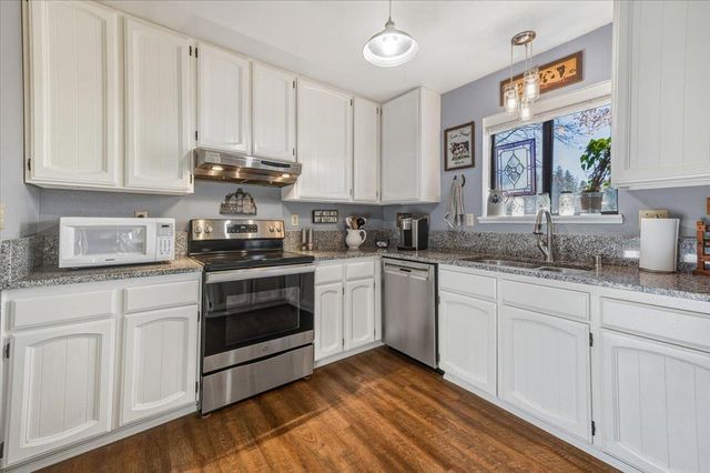 11567 Myrna Dr, Grass Valley, CA 95945