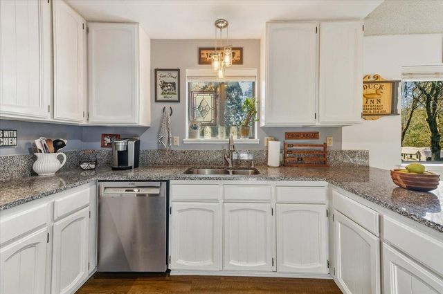 11567 Myrna Dr, Grass Valley, CA 95945