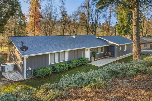 11567 Myrna Dr, Grass Valley, CA 95945