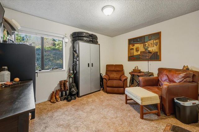 11567 Myrna Dr, Grass Valley, CA 95945