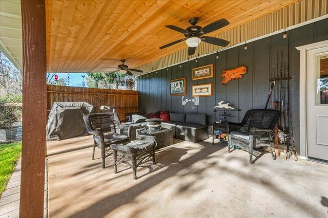 11567 Myrna Dr, Grass Valley, CA 95945