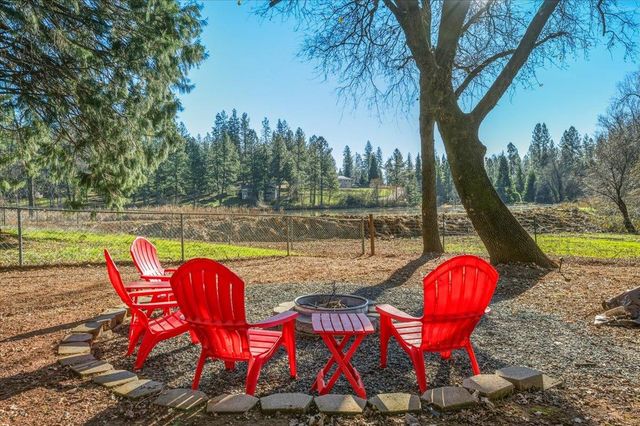11567 Myrna Dr, Grass Valley, CA 95945