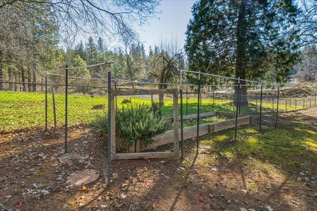 11567 Myrna Dr, Grass Valley, CA 95945
