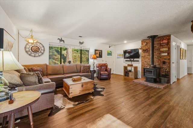 11567 Myrna Dr, Grass Valley, CA 95945