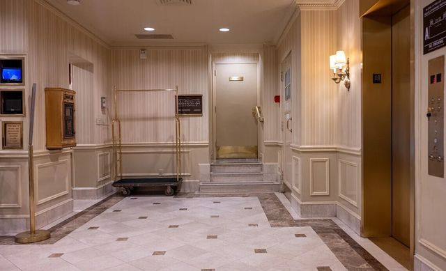 340 W 57th St Apt 8B, New York City, NY 10019