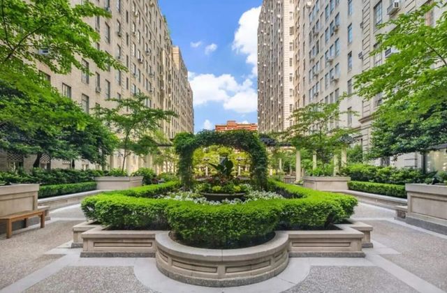 340 W 57th St Apt 8B, New York City, NY 10019