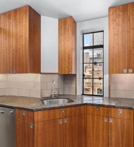 340 W 57th St Apt 8B, New York City, NY 10019