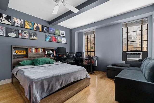 340 W 57th St Apt 8B, New York City, NY 10019