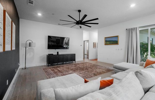 20058 Sunset Dr, Friant, CA 93626
