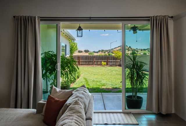 20058 Sunset Dr, Friant, CA 93626