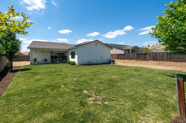 20058 Sunset Dr, Friant, CA 93626