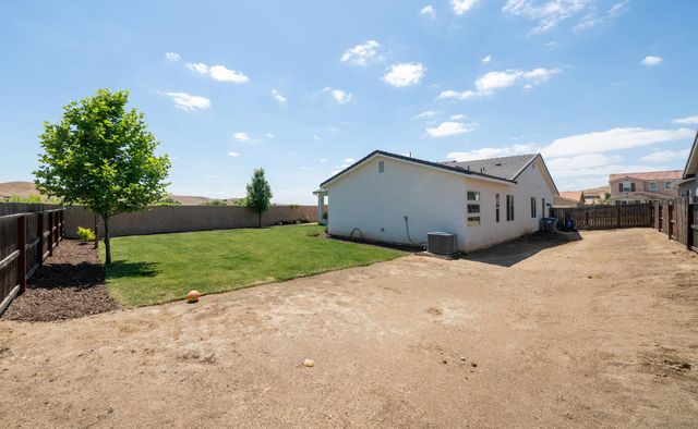 20058 Sunset Dr, Friant, CA 93626