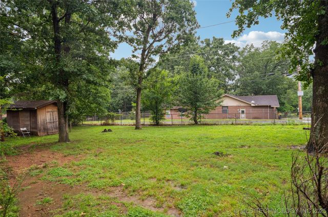 1105 S Maple Avenue, Tahlequah, OK 74464