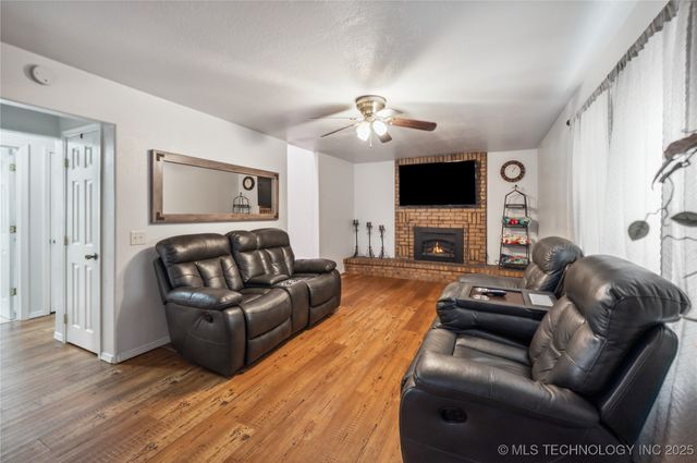 1105 S Maple Avenue, Tahlequah, OK 74464