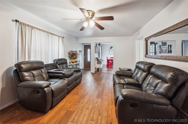 1105 S Maple Avenue, Tahlequah, OK 74464