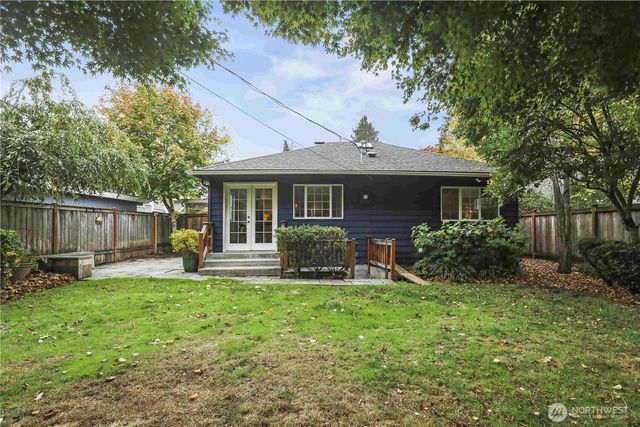 5122 46th Avenue NE, Seattle, WA 98105