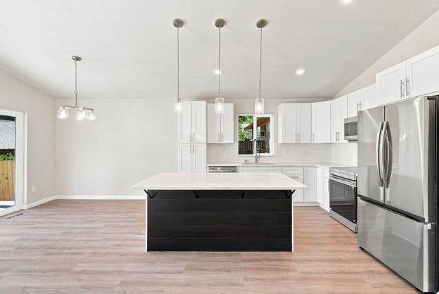 614 E A St, Deer Park, WA 99006