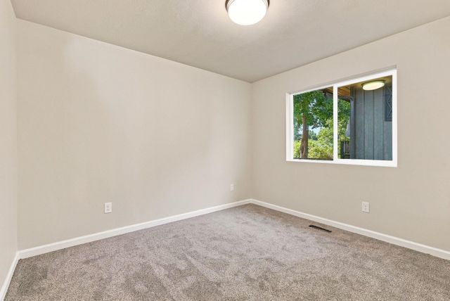 614 E A St, Deer Park, WA 99006