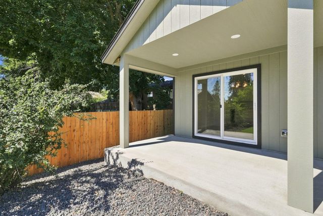614 E A St, Deer Park, WA 99006