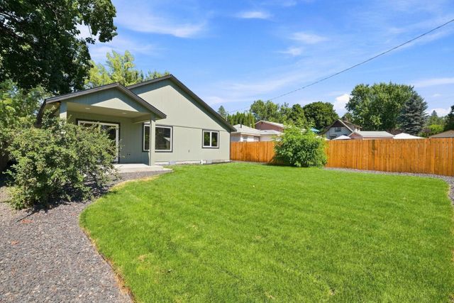 614 E A St, Deer Park, WA 99006
