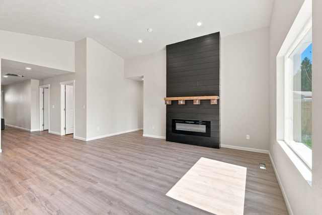614 E A St, Deer Park, WA 99006