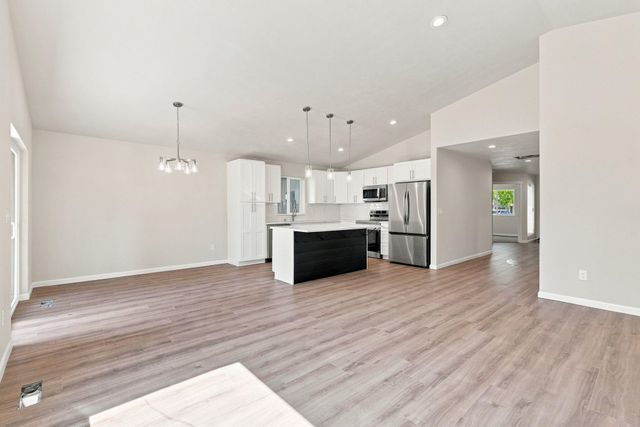 614 E A St, Deer Park, WA 99006
