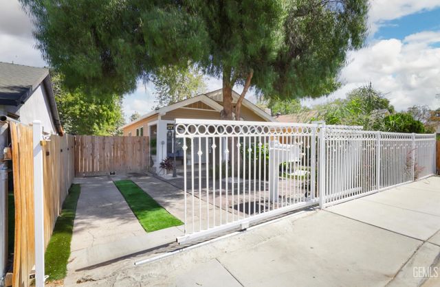 710 R Street, Bakersfield, CA 93304