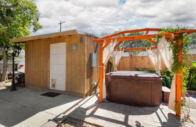 710 R Street, Bakersfield, CA 93304