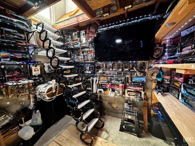 710 R Street, Bakersfield, CA 93304