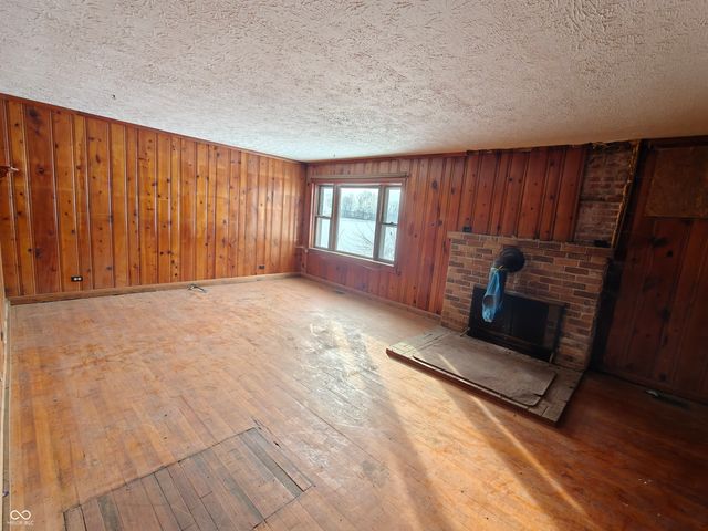 696 E 600 S, Shelbyville, IN 46176